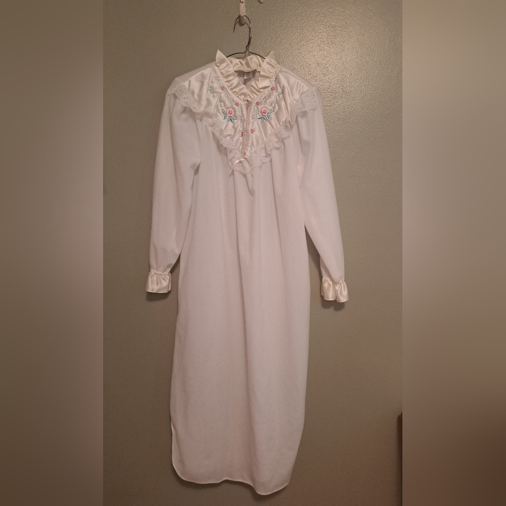 Vintage Ashley Taylor Embroidered Nightgown White Medium Maxi
